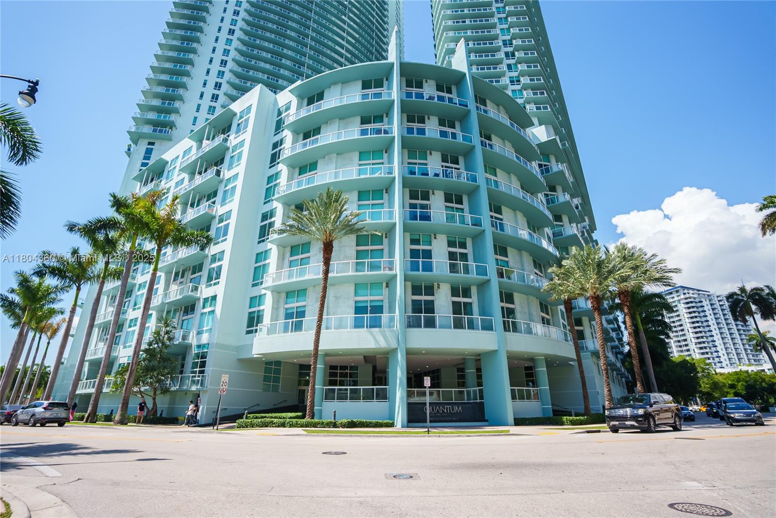 Quantum On The Bay Condo