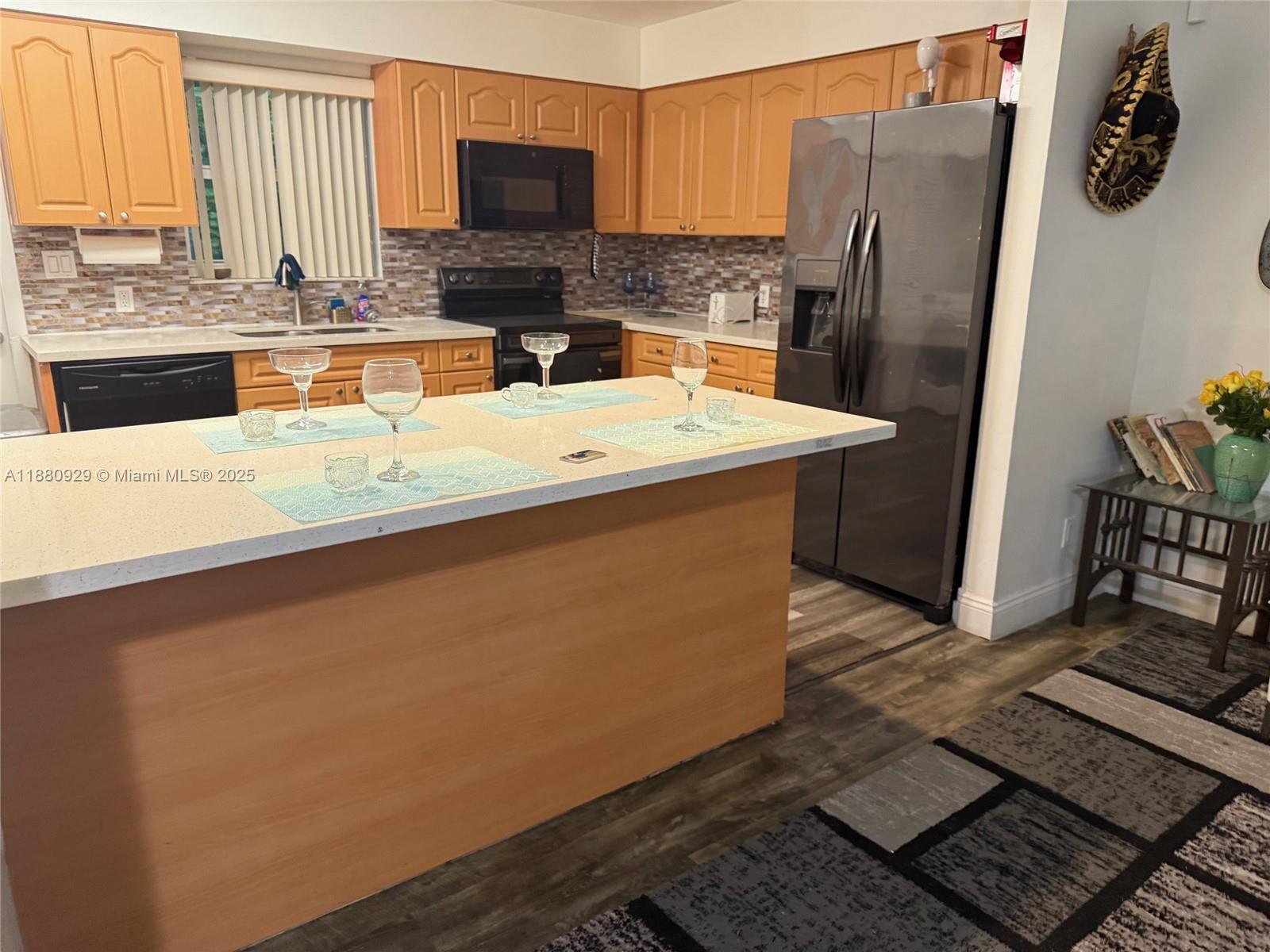 Hollywood Little Ranches