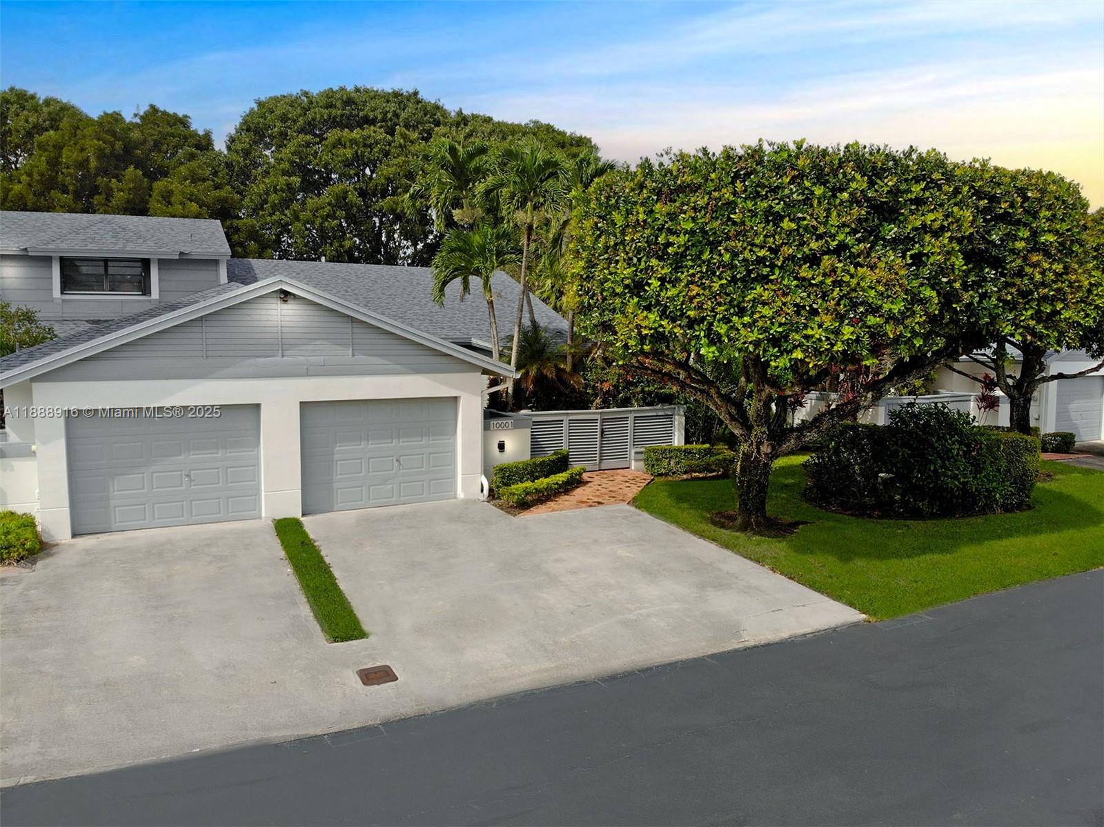 The Townhomes Of Doral Oa