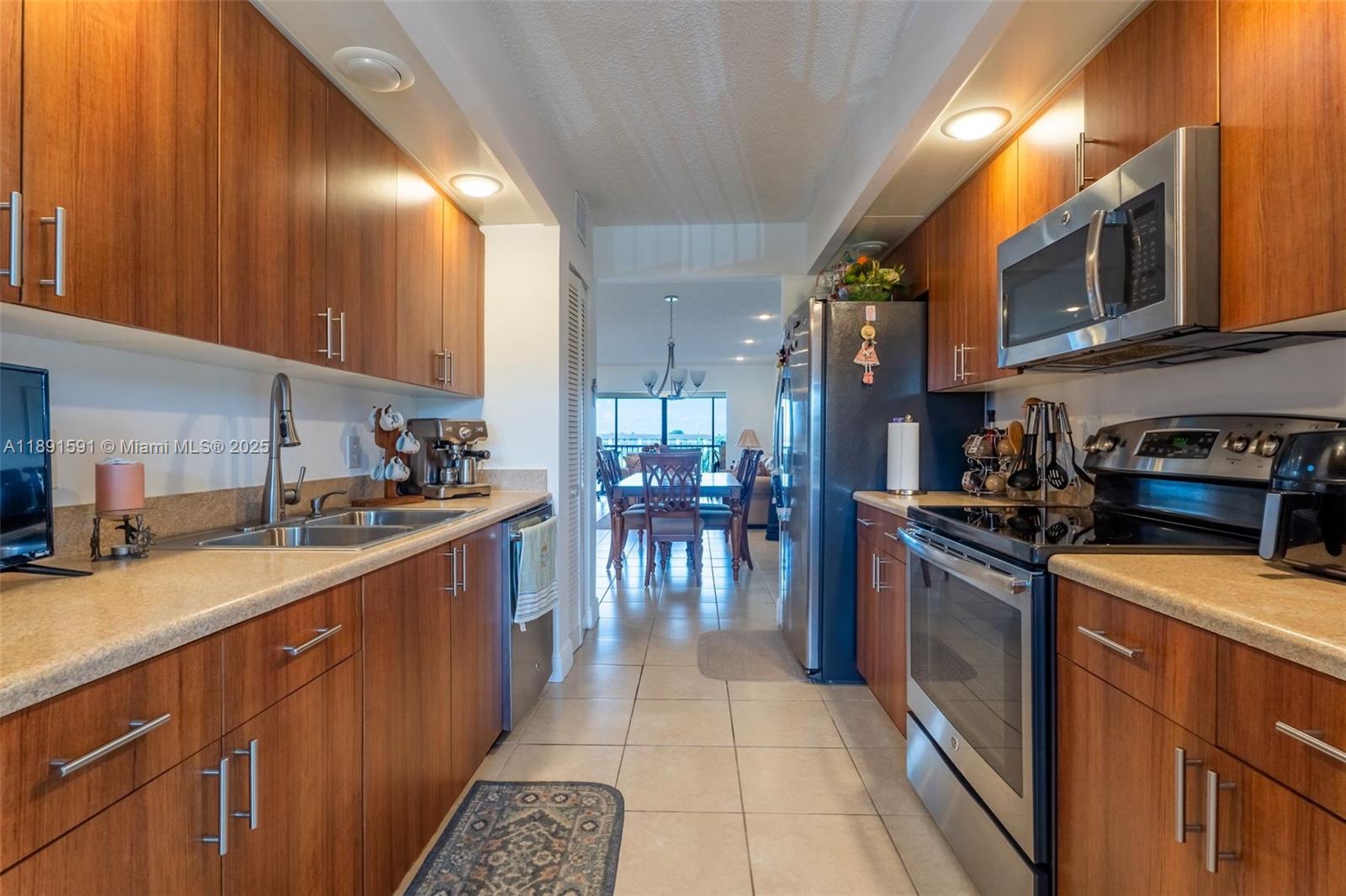 Ivanhoe East At Century V