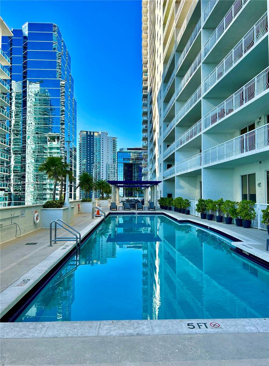 The Club At Brickell Bay 1 bedroom Condo For Sale - 1200 Brickell Bay Dr,  Unit 1507, Miami, FL 33131 - Bogatov Realty